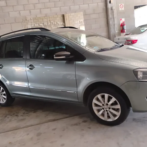 Foto de Volkswagen Suran Highline 1.6 2011