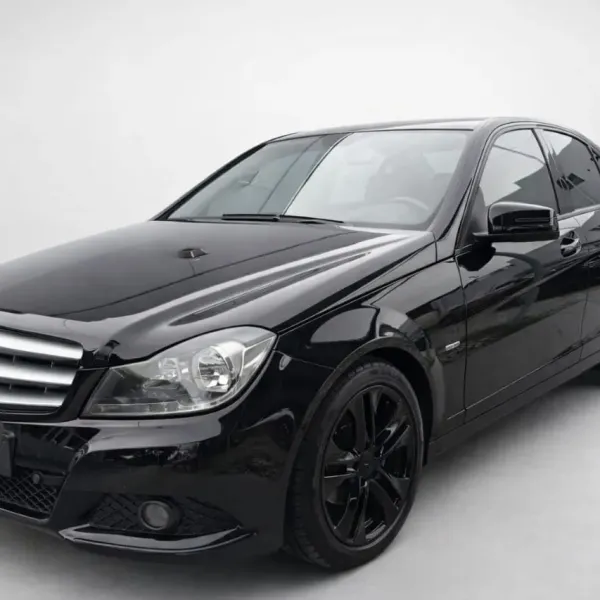 Foto de Mercedes-Benz C200 Blueeficiency Avantgarde 2012