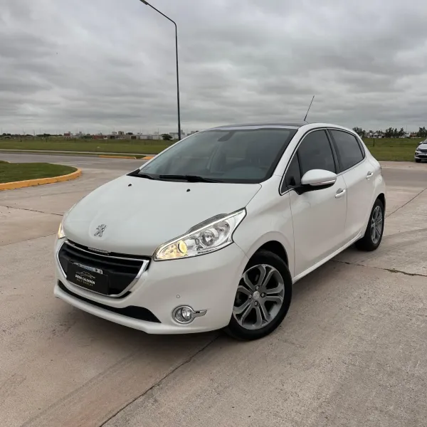 Foto de Peugeot 208 1.6 Feline 2014