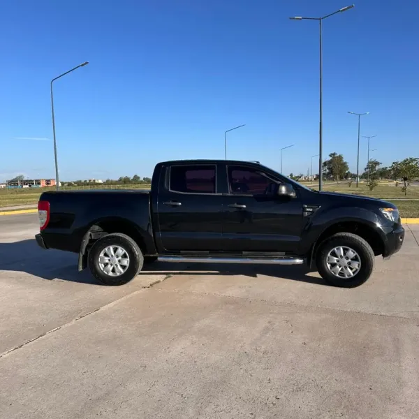 Foto de Ford Ranger 3.2 TDI 4x2 XLS 2015