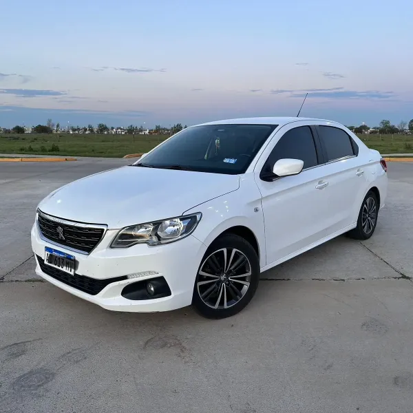 Foto de Peugeot 301 1.6 Allure Plus 2018