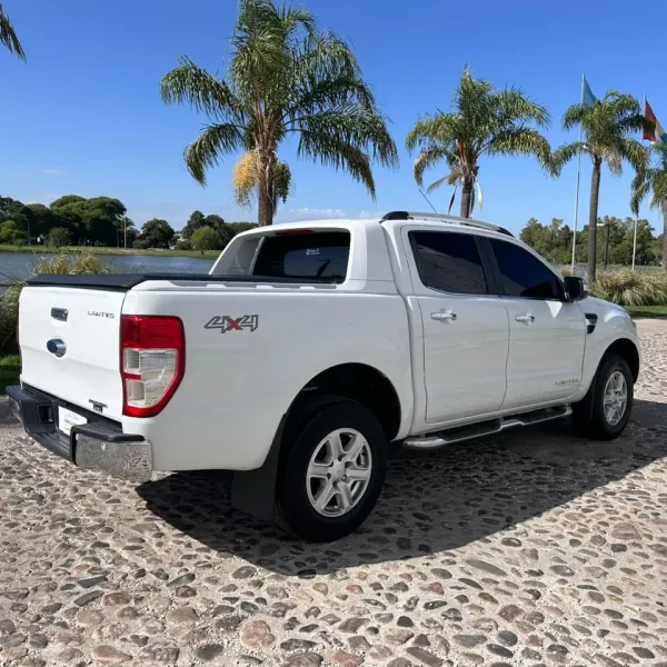 Ford Ranger 3.2 Limited 4x4  XLT AT 2014 usado en Villa María, Córdoba Foto 2