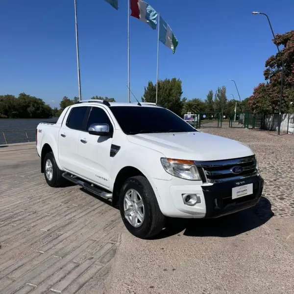 Ford Ranger 3.2 Limited 4x4  XLT AT 2014 usado en Villa María, Córdoba Foto 4