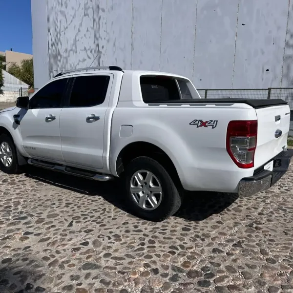Ford Ranger 3.2 Limited 4x4  XLT AT 2014 usado en Villa María, Córdoba Foto 6