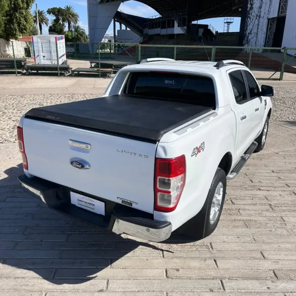 Ford Ranger 3.2 Limited 4x4  XLT AT 2014 usado en Villa María, Córdoba Foto 8