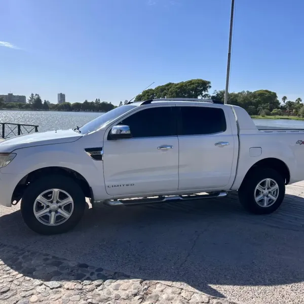 Ford Ranger 3.2 Limited 4x4  XLT AT 2014 usado en Villa María, Córdoba Foto 13