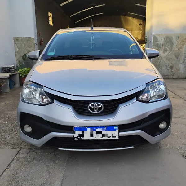 Toyota Etios Platinum AT 2018 usado en Villa María, Córdoba Foto 2