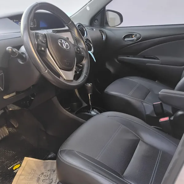 Toyota Etios Platinum AT 2018 usado en Villa María, Córdoba Foto 4