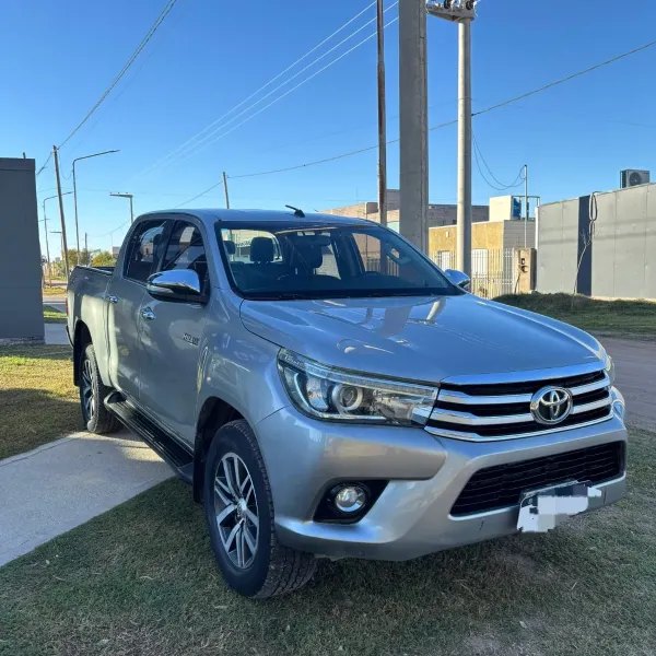 Foto de Toyota Hilux SRX 4x4 MT 2016