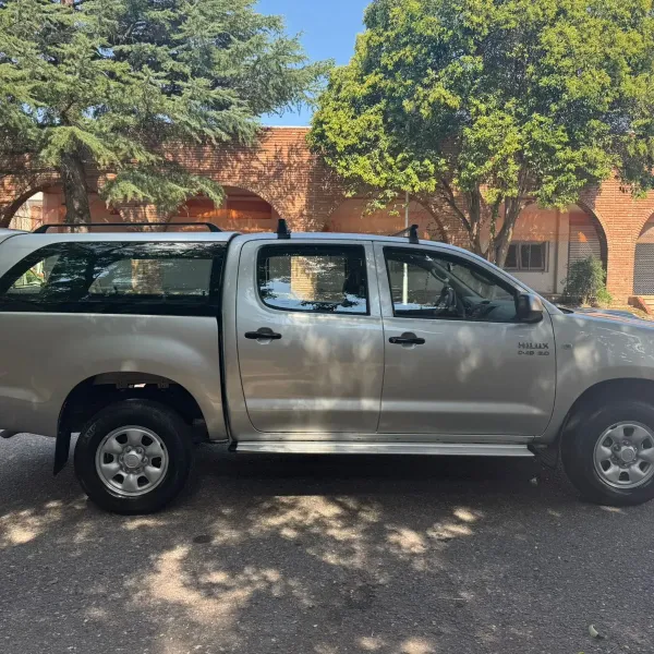 Toyota Hilux 3.0 SR DC TDI 2007 usado en Córdoba Capital, Córdoba Foto 2