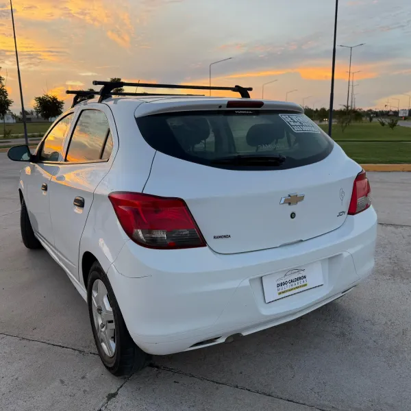 Chevrolet Onix 1.4 LS Joy 2017 usado en Villa María, Córdoba Foto 8