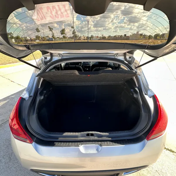 Peugeot 308 1.6 Allure 2017 usado en Villa María, Córdoba Foto 2