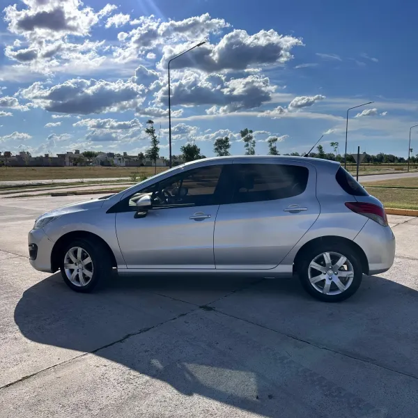 Peugeot 308 1.6 Allure 2017 usado en Villa María, Córdoba Foto 7