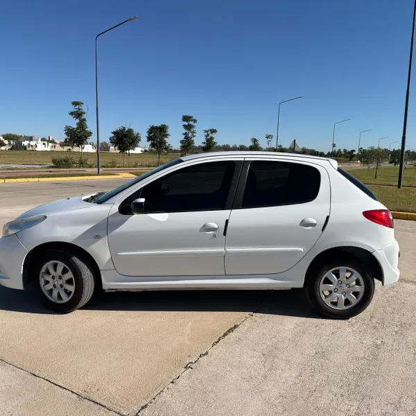 Foto de Peugeot 207 Compact 1.9 XS 2010