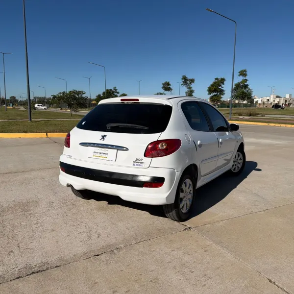 Peugeot 207 Compact 1.9 XS 2010 usado en Villa María, Córdoba Foto 10