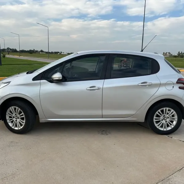 Foto de Peugeot 208 Allure 1.6 2019