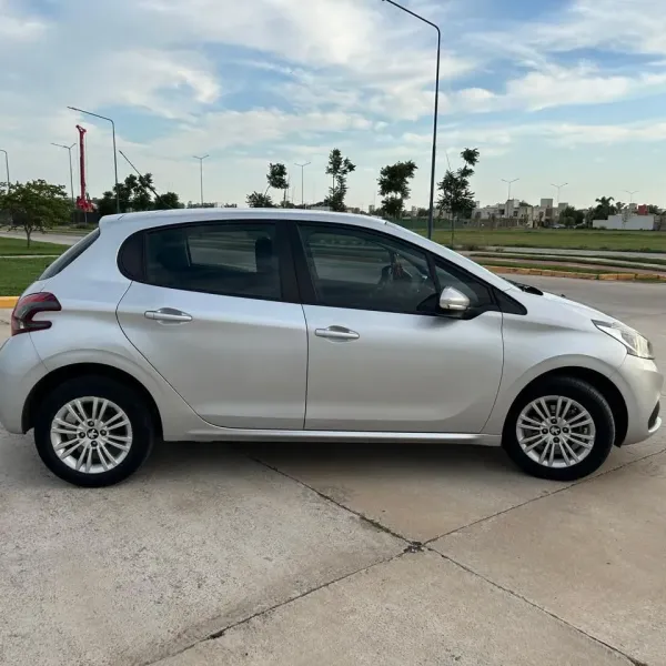 Peugeot 208 Allure 1.6 2019 usado en Villa María, Córdoba Foto 3