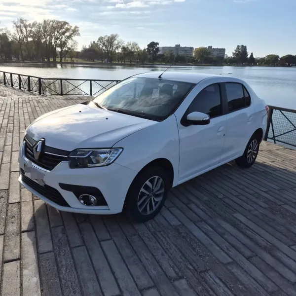 Foto de Renault Logan Intens 1.6 2021