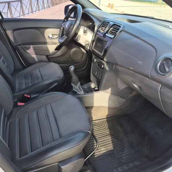 Renault Logan Intens 1.6 2021 usado en Villa María, Córdoba Foto 3